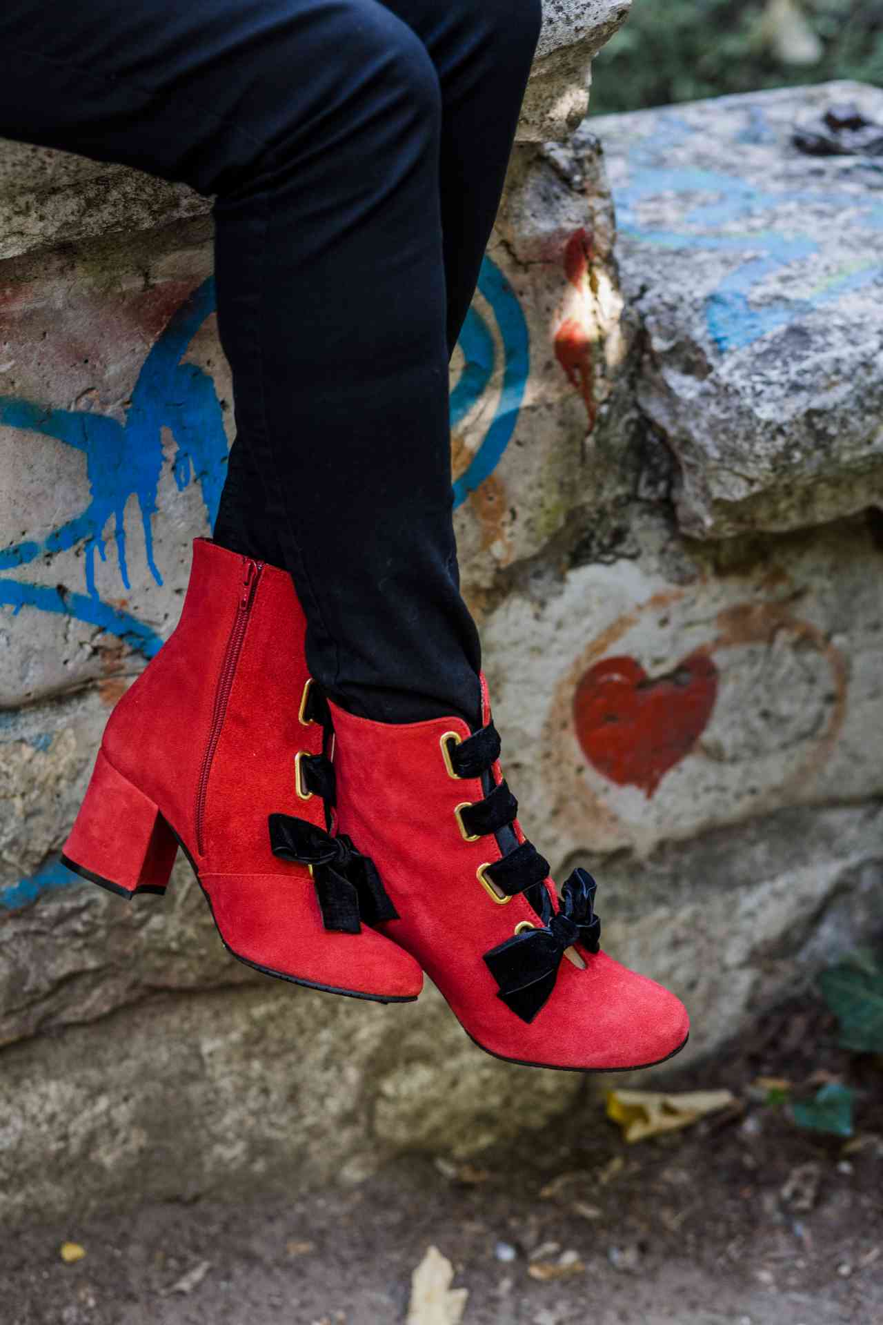 botín rojo tacón bajo tallas grandes de zapatos