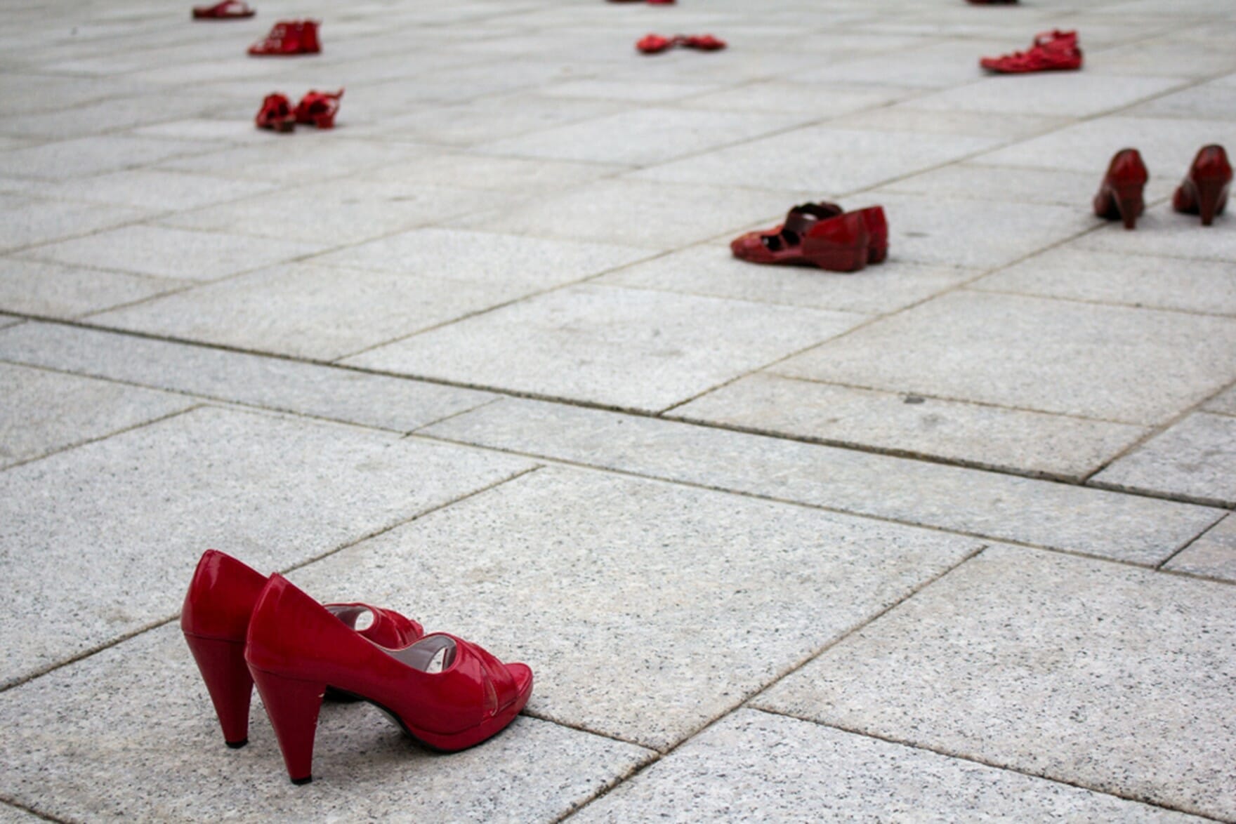 Desde 2009, el símbolo feminista que ha cruzado las fronteras culturales y geográficas han sido los zapatos rojos.