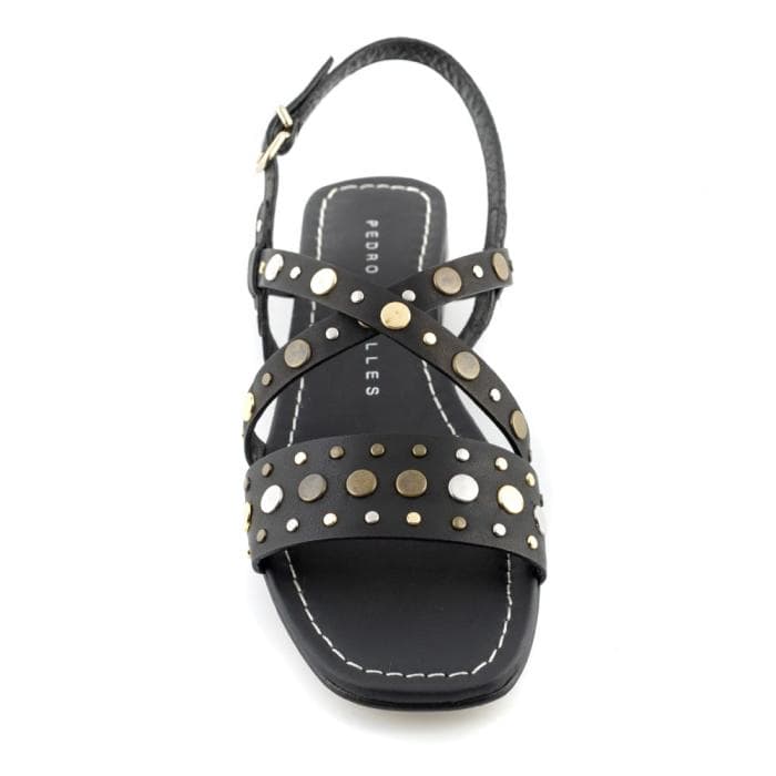 Sandalia piel plana color negro con tachuelas, Paparazzo tienda zapatos Valladolid