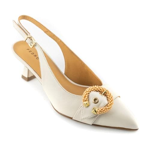 Zapato blanco tacón con adorno en la hebilla dorada, tienda calzado Valladolid