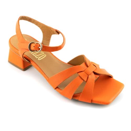 Sandalia piel naranja tacón bajo, calzado cómodo zapatería Valladolid centro
